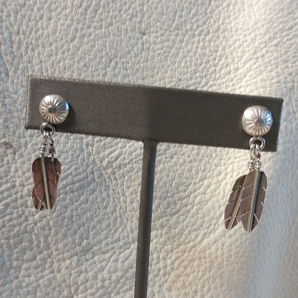Vintage Sterling silver little concho with 2 feathers